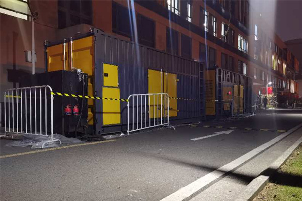 陵水柴油发电机组的输出电压是如何调节的？