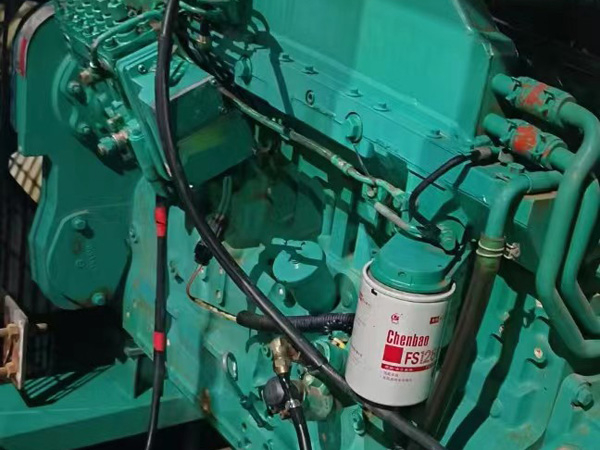 陵水如何确定新的发电机组控制系统是否与原系统兼容？